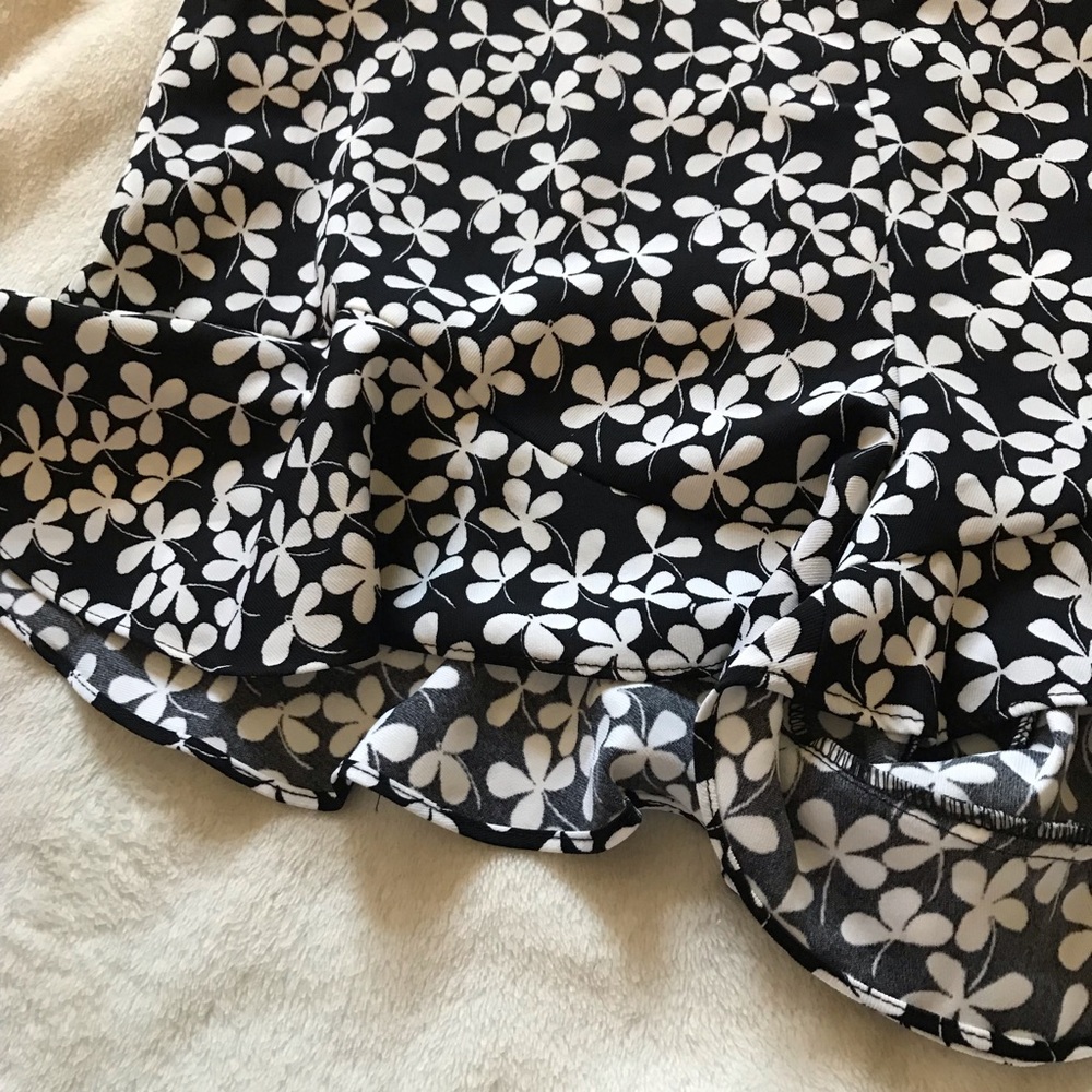NWT!! Black/white ruffle shorts! π€ - Picture 4 of 5